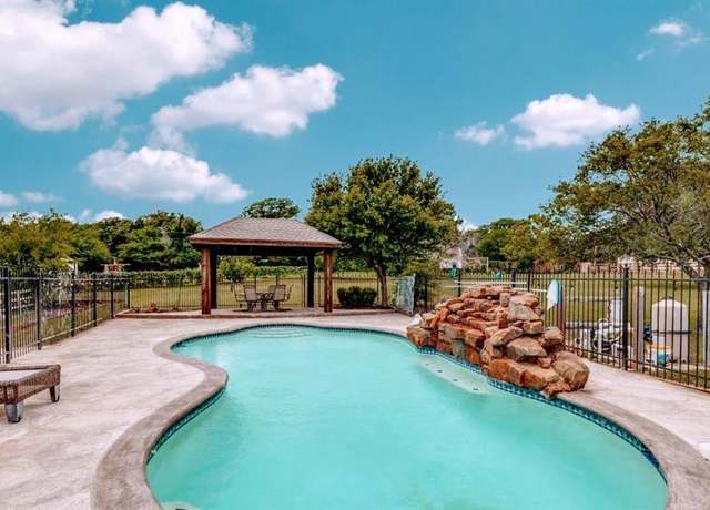 Property at 501 Valle Vista Ct, Keller, TX 76248, 4 beds, 3 baths