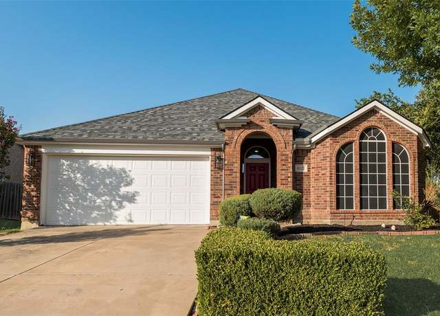 Property at 8227 Mossberg Dr, Arlington, TX 76002, 3 beds, 2 baths