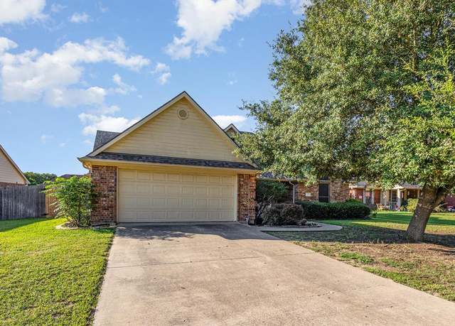 Property at 1500 Cedar Knoll Dr, Kaufman, TX 75142, 4 beds, 2 baths