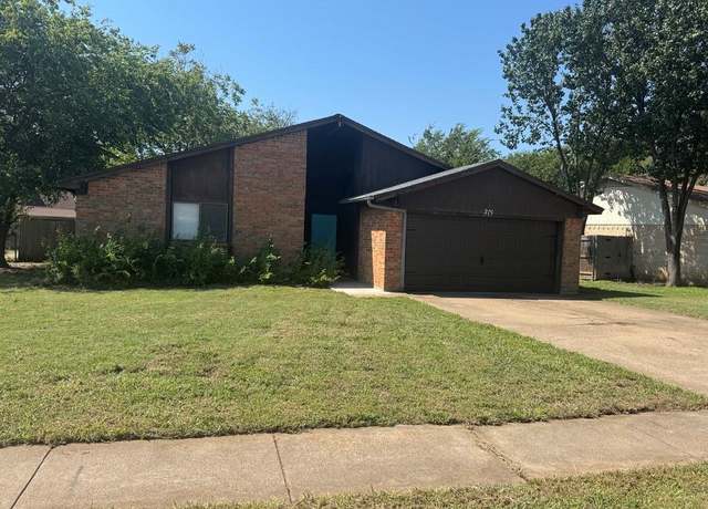 Property at 221 Asbury Dr, Saginaw, TX 76179, 3 beds, 2 baths