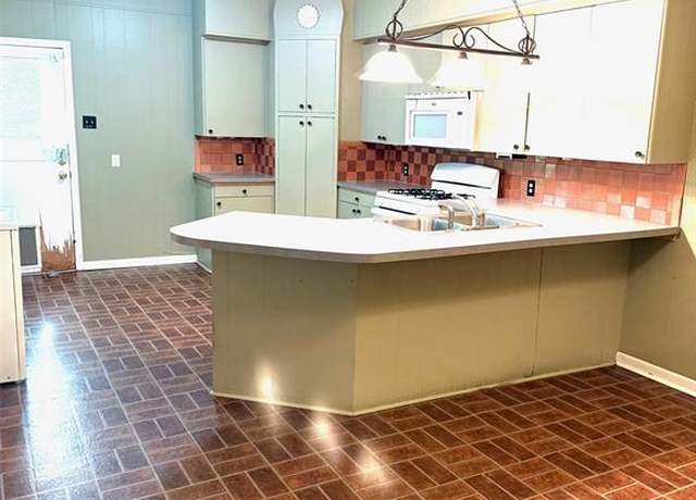 Property at 116 N Willow, Sherman, TX 75090, 2 beds, 2 baths