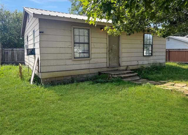Property at 1220 Maple St, Graham, TX 76450, 2 beds, 1 bath