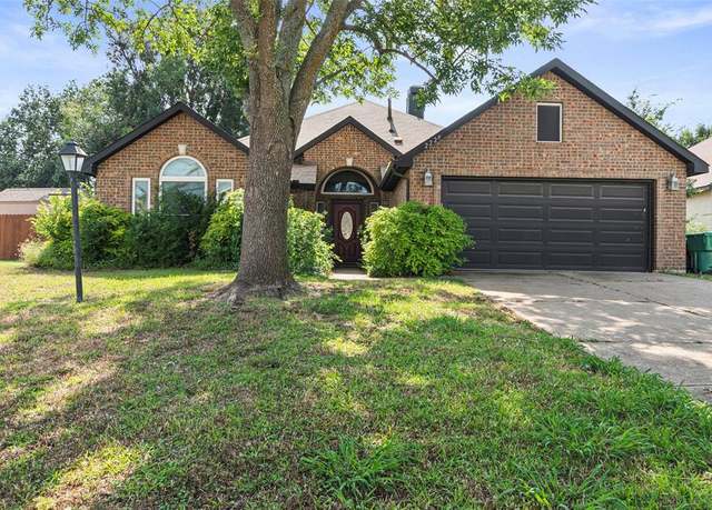 Property at 2229 Brooklake St W, Denton, TX 76207, 3 beds, 2 baths