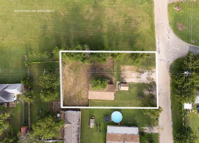 Property at 198 E 4th St, Crawford, TX 76638, 3 beds, 2 baths