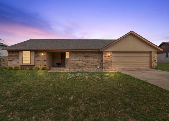 Property at 908 Tahoe Trl, Hewitt, TX 76643, 3 beds, 2 baths
