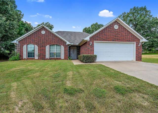 Property at 1005 Karen Dr, Lindale, TX 75771, 4 beds, 2 baths