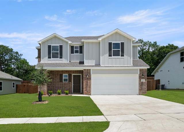 Property at 121 Kylie St, Cleburne, TX 76031, 4 beds, 2.5 baths