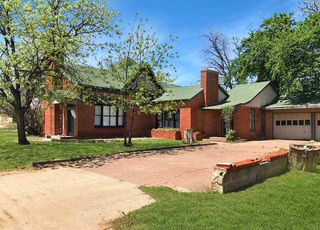 Property at 400 E Main St, Knox City, TX 79529, 4 beds, 2 baths