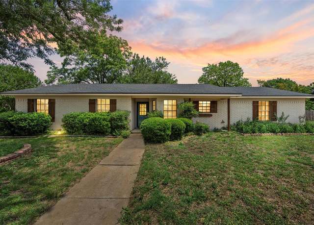 Property at 304 Texas Ave, Hewitt, TX 76643, 3 beds, 2 baths