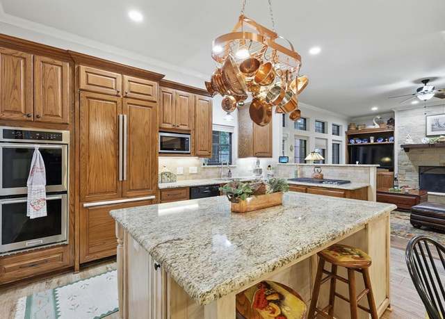 Property at 3833 Montecito Dr, Denton, TX 76205, 5 beds, 4 baths
