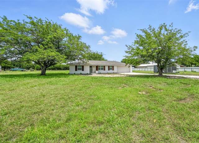 Property at 218 Lakeway Dr, Waxahachie, TX 75165, 3 beds, 2 baths