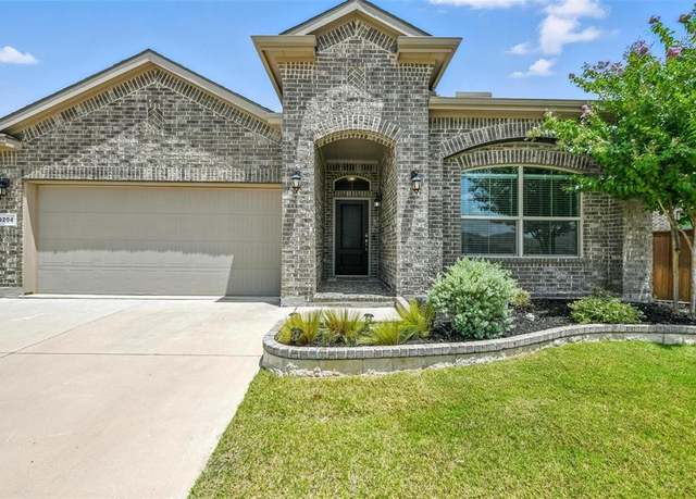 Property at 9204 Lace Cactus Dr, Fort Worth, TX 76131, 3 beds, 2 baths