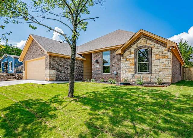 Property at 2714 Austin Dr, Granbury, TX 76048, 3 beds, 2 baths