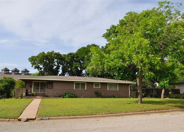 Property at 1405 Rolling Hills Dr, Graham, TX 76450, 3 beds, 2 baths