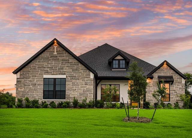 Property at 1050 Julian Dr, Van Alstyne, TX 75495, 4 beds, 3 baths