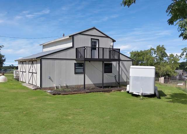 Property at 1025 Summit Dr, Springtown, TX 76082, 2 beds, 2 baths