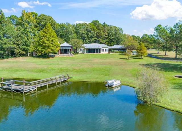 Property at 919 County Road 4672, Atlanta, TX 75551, 2 beds, 4 baths