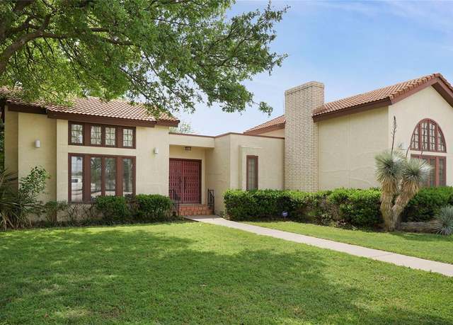 Property at 108 E Thompson St, Jacksboro, TX 76458, 2 beds, 3 baths