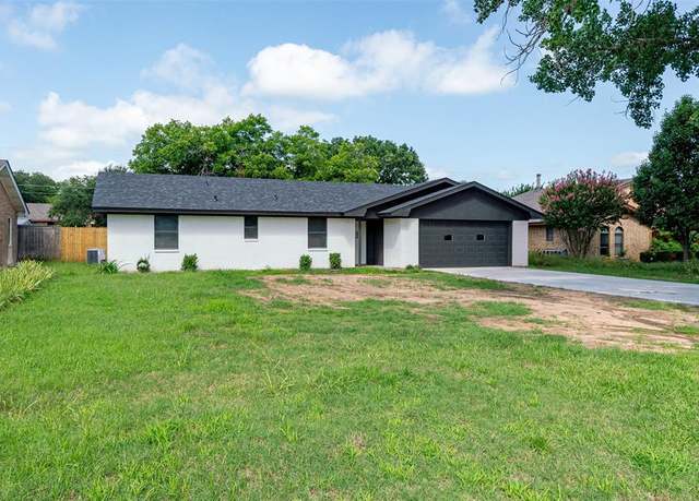 Property at 1356 N Dale Ave, Stephenville, TX 76401, 3 beds, 2 baths