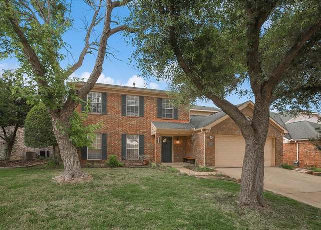 Property at 8428 Creekbluff Dr, Dallas, TX 75249, 5 beds, 2.5 baths
