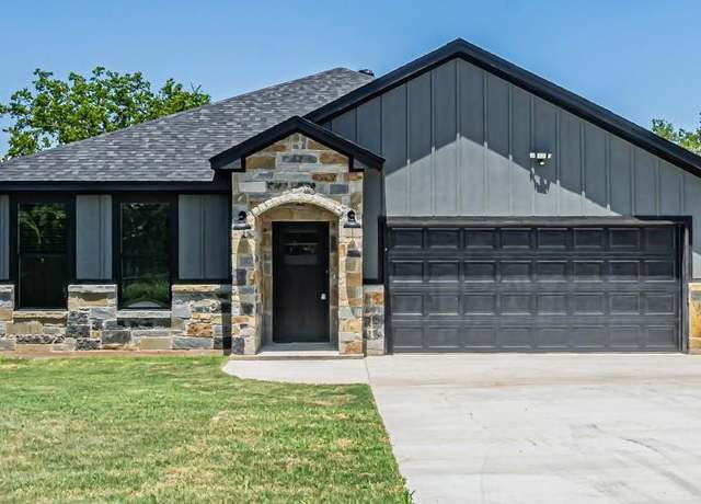 Property at 1405 Irvin St, Bridgeport, TX 76426, 4 beds, 2 baths