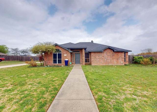 Property at 921 S Ridge Dr, Midlothian, TX 76065, 4 beds, 2 baths