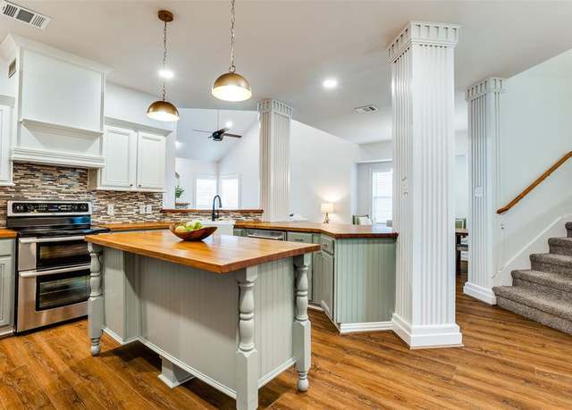 Property at 9816 Hedge Bell Dr, Mckinney, TX 75072, 4 beds, 2.5 baths