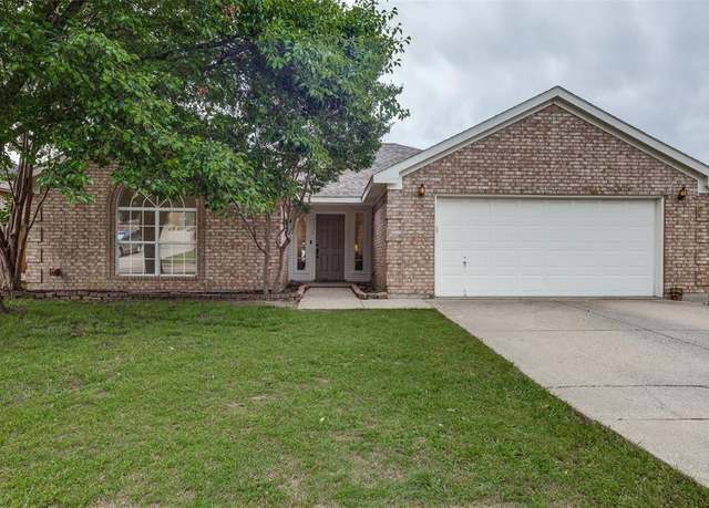 Property at 3804 Periwinkle Dr, Fort Worth, TX 76137, 3 beds, 2 baths