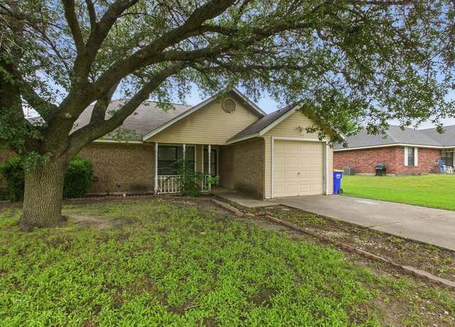 Property at 220 Brook Cir, Krum, TX 76249, 3 beds, 1.5 baths