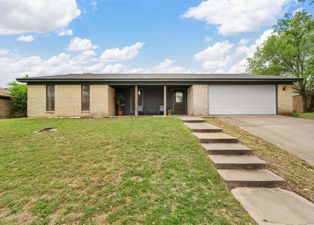 Property at 236 Laredo Dr, Hewitt, TX 76643, 3 beds, 2 baths