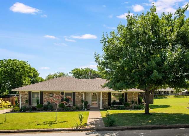 Property at 408 Westview Ter, Midlothian, TX 76065, 3 beds, 2 baths