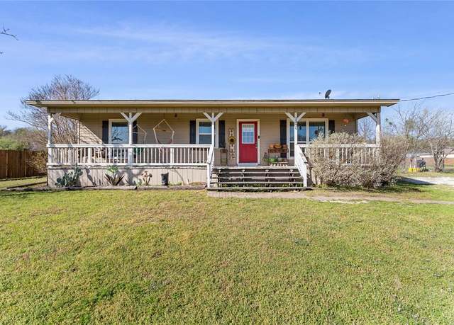Property at 1320 Laredo Dr, Granbury, TX 76048, 3 beds, 2 baths
