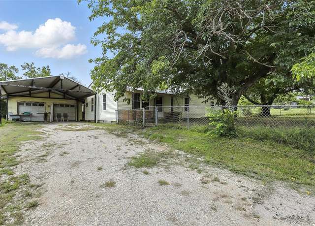 Property at 221 E 7th St, Weatherford, TX 76086, 3 beds, 2 baths