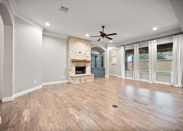 Property at 101 Chateau Dr, Aledo, TX 76008, 4 beds, 2 baths