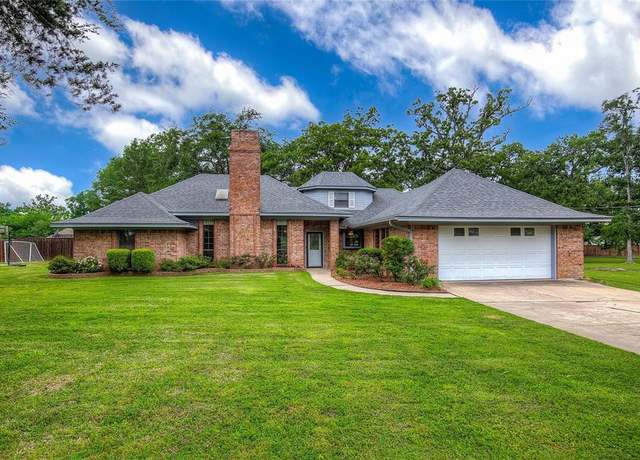 Property at 107 Briarwood St, Sulphur Springs, TX 75482, 3 beds, 2 baths