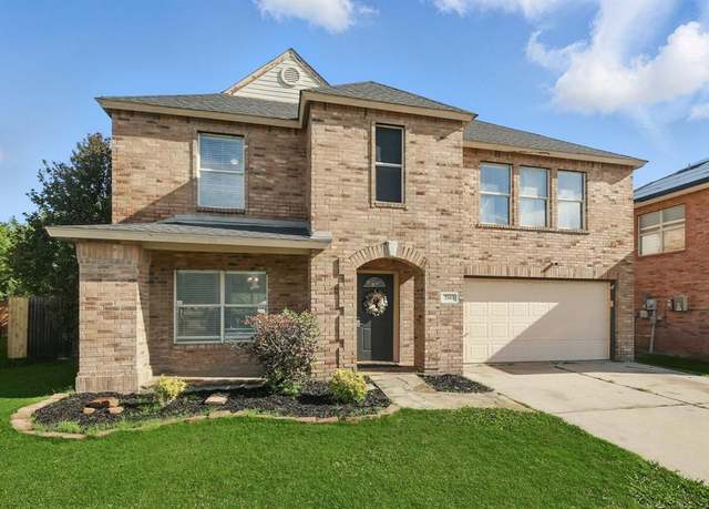 Property at 2103 Bolivar Dr, Arlington, TX 76002, 4 beds, 2.5 baths