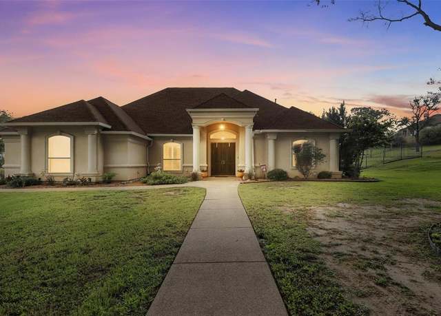Property at 140 Dustin Cir, Hudson Oaks, TX 76087, 4 beds, 3 baths