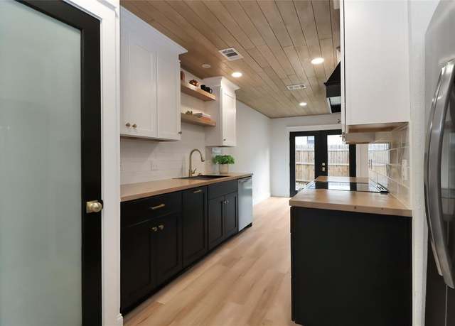 Property at 116 Grand Meadow Dr, Fort Worth, TX 76108, 3 beds, 2 baths