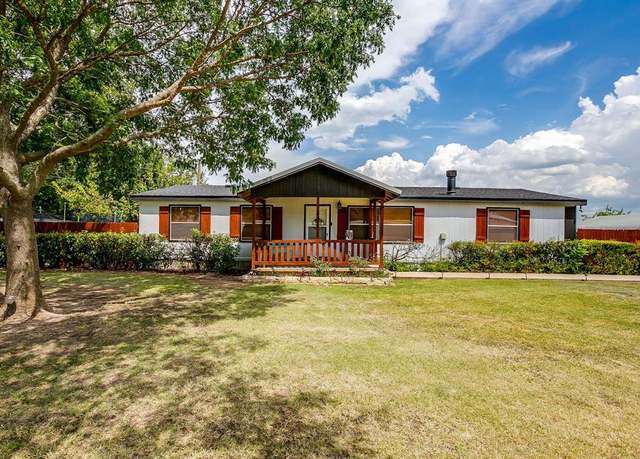 Property at 7802 Apollo Dr, Joshua, TX 76058, 3 beds, 2 baths
