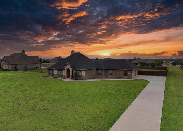Property at 1233 War Admiral Dr, Terrell, TX 75160, 4 beds, 3 baths