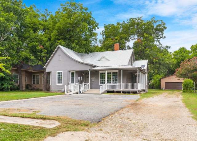 Property at 1315 E Pecan St, Gainesville, TX 76240, 4 beds, 2 baths