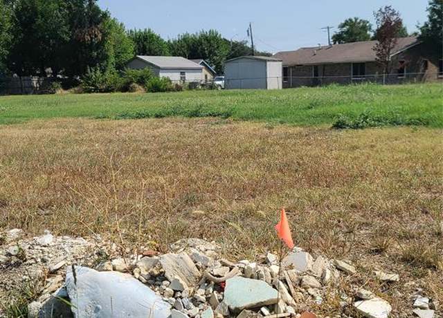 Property at 3016 Claibourne Blvd, Dallas, TX 75212