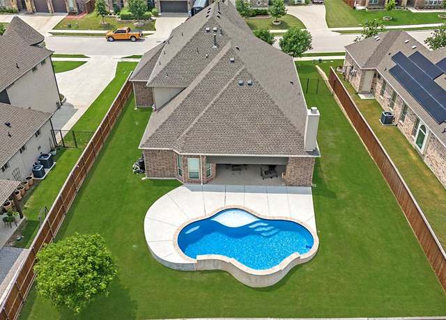 Property at 9916 Villa Verde Dr, Fort Worth, TX 76179, 4 beds, 2.5 baths