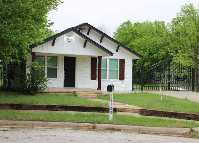 Property at 1423 E Davis Ave, Fort Worth, TX 76104, 3 beds, 1 bath
