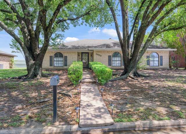 Property at 1002 Meridith Dr, Terrell, TX 75160, 3 beds, 2 baths