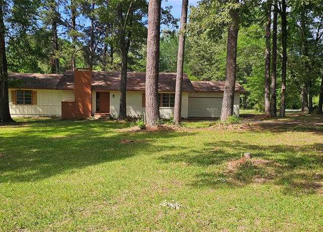 Property at 4952 Old Mooringsport Rd, Shreveport, LA 71107, 4 beds, 3 baths