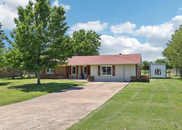 Property at 131 Carol Ln, Pecan Hill, TX 75154, 3 beds, 2 baths