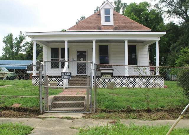 Property at 1111 Prospect St, Shreveport, LA 71104, 4 beds, 2.5 baths