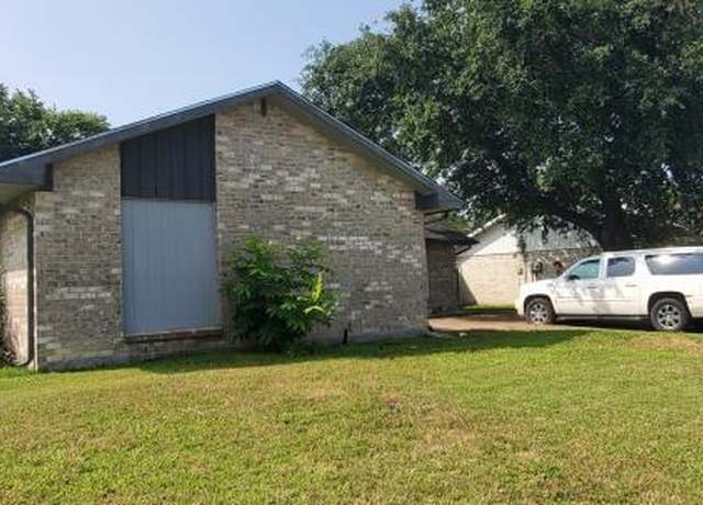 Property at 918 Greenbriar Dr, Garland, TX 75043, 4 beds, 2 baths