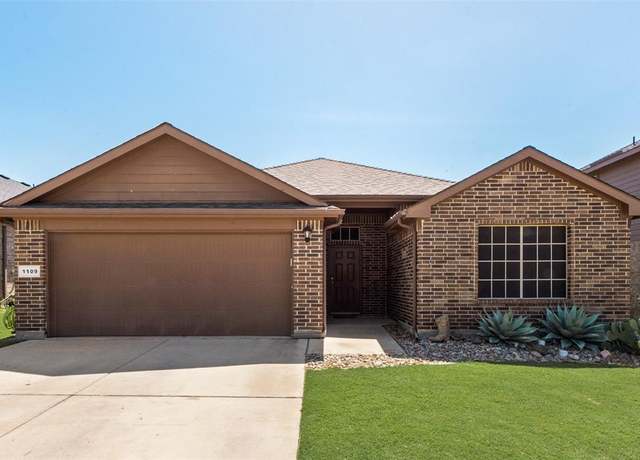Property at 1109 Autumnwood Dr, Azle, TX 76020, 4 beds, 2 baths